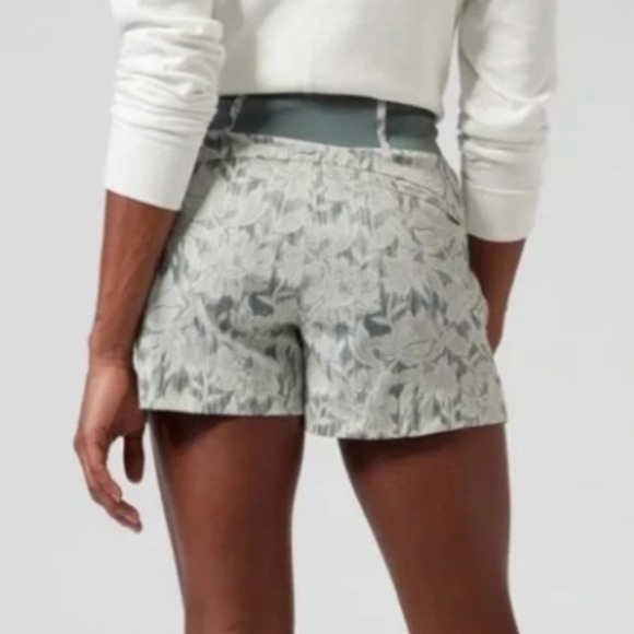 Athleta Trekkie North printed shorts in Ethereal Bloom, Magnolia White. - Picture 7 of 7